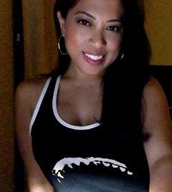 Hot chick with nice breasts in shark tank top